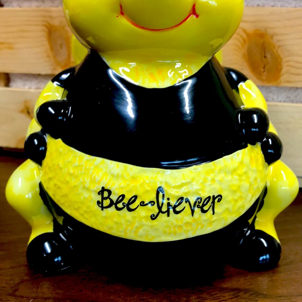 Vintage Mary Kay Ceramic Bee-liever Coin Bank - Picture 2 of 7